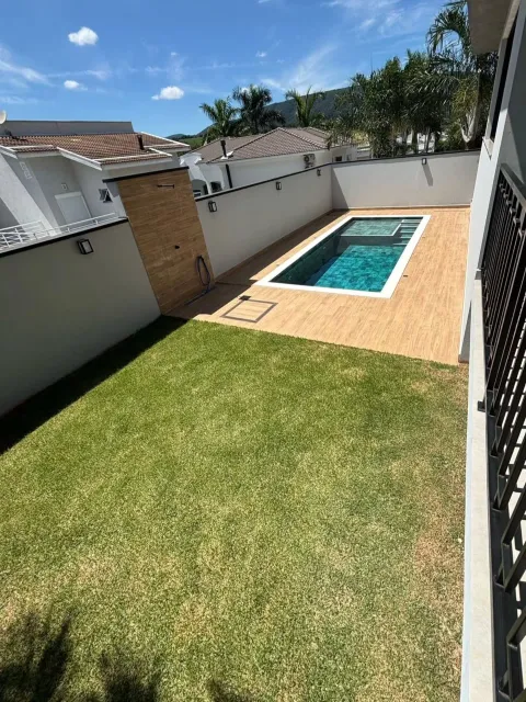 Quintal com piscina