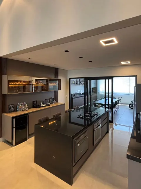 Cozinha com ilha central