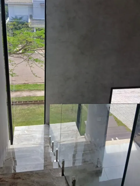 Escada com pé-direito duplo