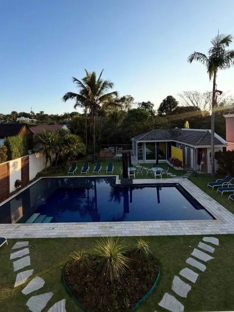 Piscina e área externa