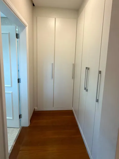 Closet com armários planejados
