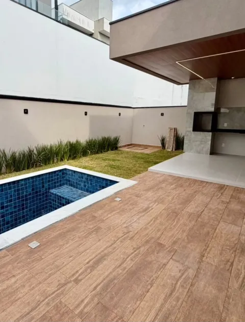 Piscina e quintal