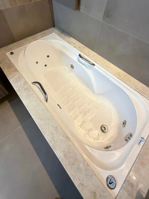 Banheira do banheiro